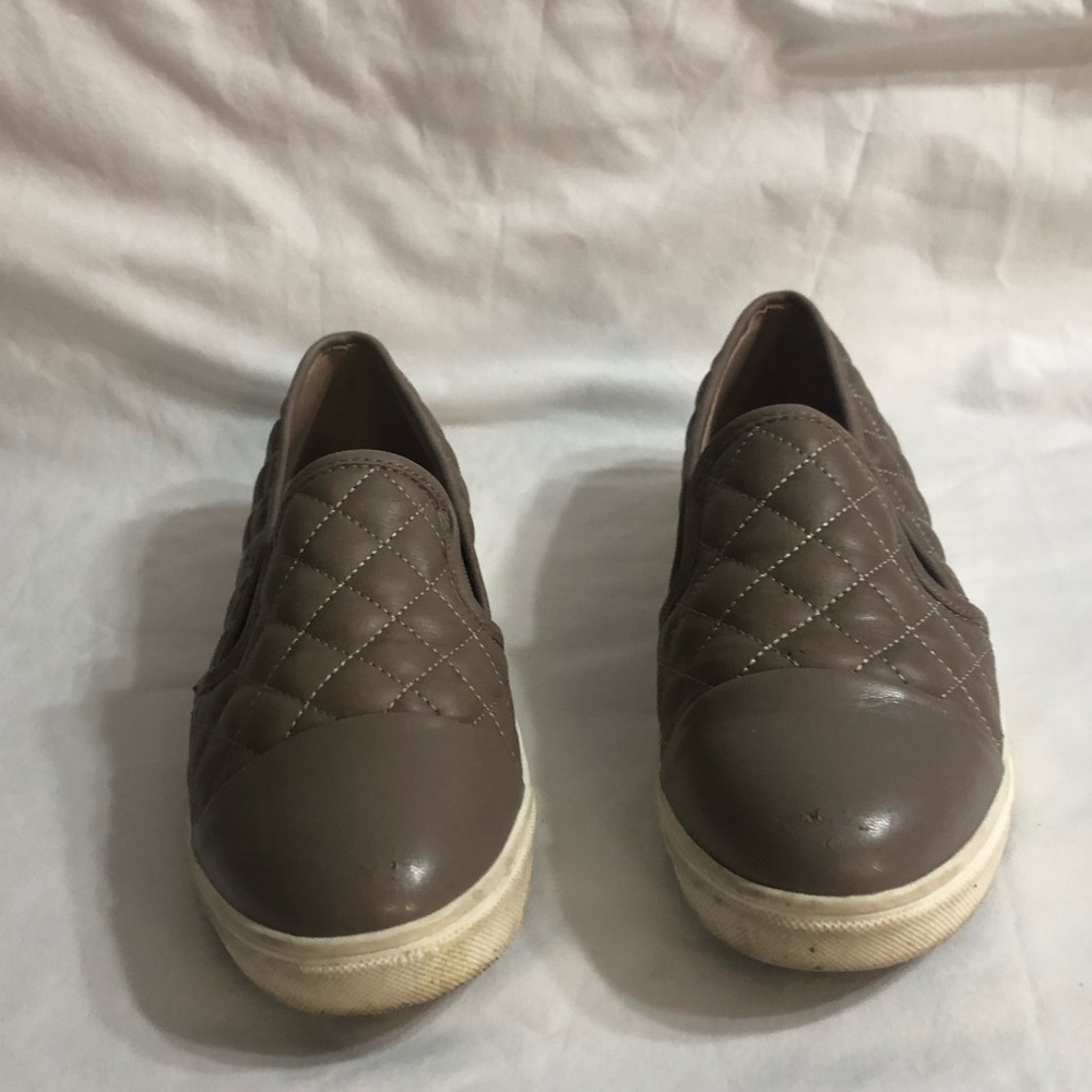 Steve Madden leather Flocked slip on sneakers color brown. Size 7
